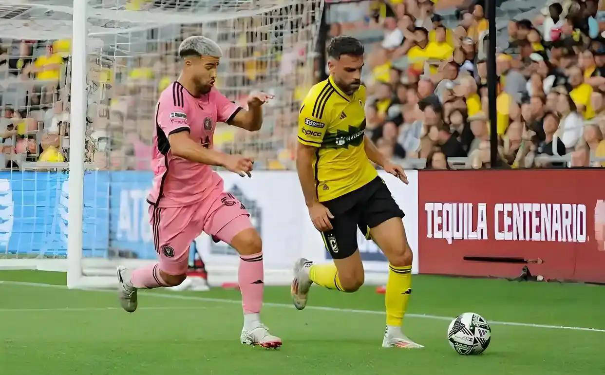 开云官方网站-G2观众热烈欢呼！，萨拉赫迎来十二赛季出色发挥气势如虹延续(穆赫兰跳完整版1080)