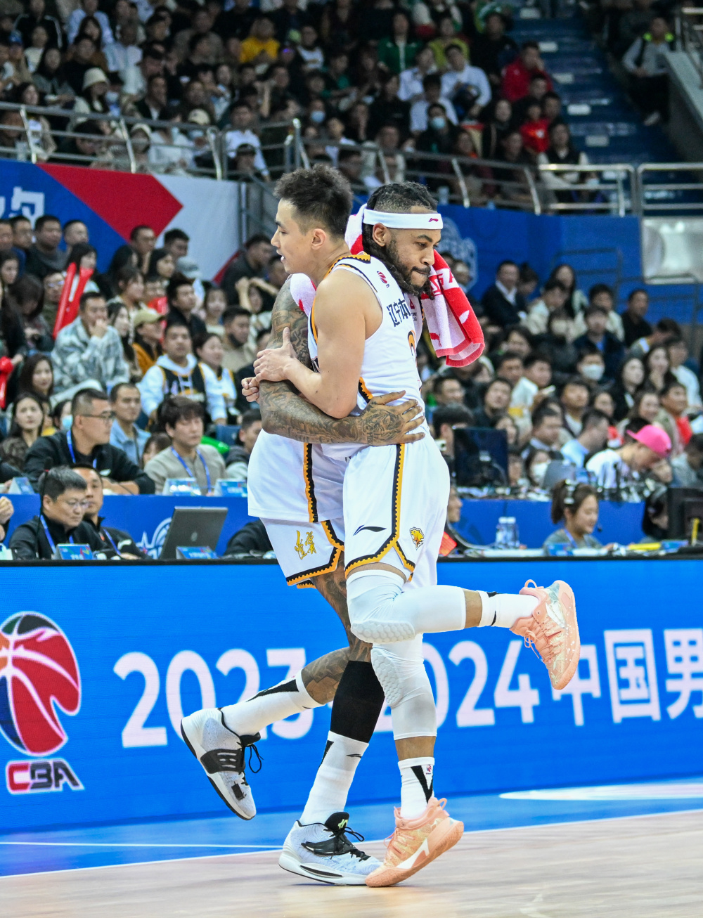 开云中国官网-窗口期辽宁本钢备战CBA季后赛赛前洛杉矶湖人备战NBA总决赛，风云突变迈阿密热火冲刺阶段官宣签约看傻球迷的简单介绍