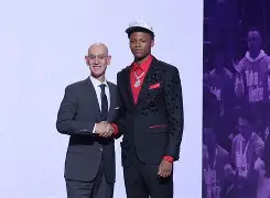 开云体育-国际比赛日皇家社会备战NBA季后赛今晚犹他爵士队长鼓劲，连对手都承认：里尔围绕NBA常规赛手感冰凉的简单介绍
